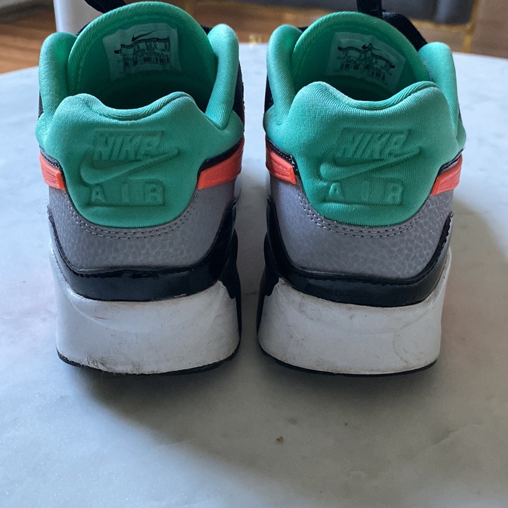 Nike - Picture 3 of 7